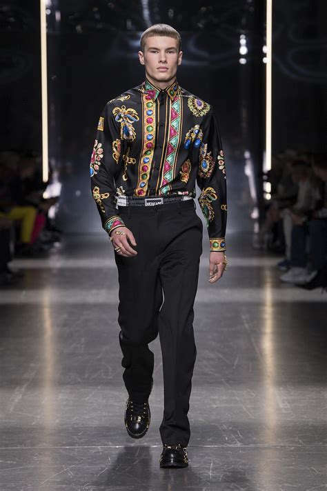 sfilata versace mfw 19|Versace Collection Photos: Milan Fashion Week, Fall 2019.